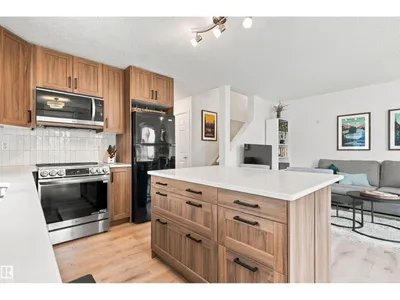 #60 120 MAGRATH RD NW photo 8