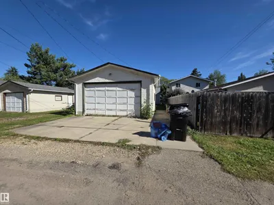 10438 147 ST NW photo 14