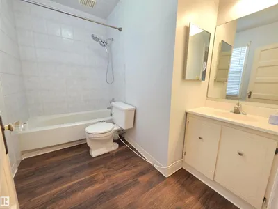 10438 147 ST NW photo 6