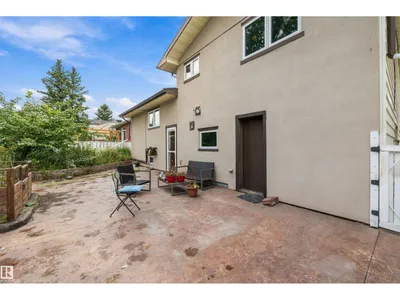 10621 60A AV NW photo 32