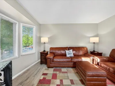 21339 91 AV NW photo 9