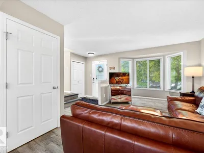 21339 91 AV NW photo 8