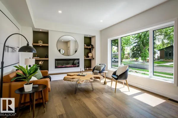 7924 92 AV NW photo 3