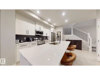 607 31 AV NW photo 18