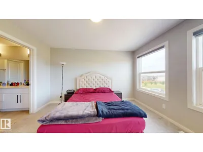 607 31 AV NW photo 26