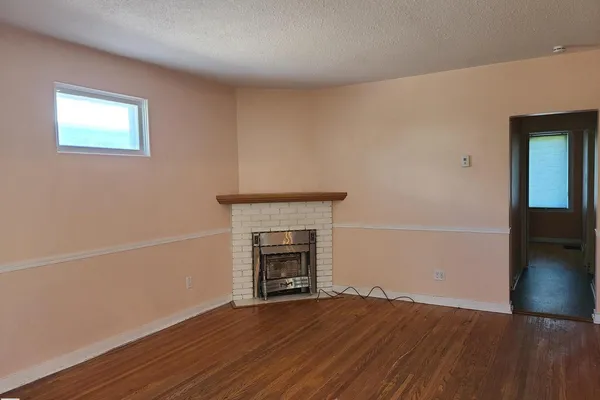 11143 127 ST NW photo 2