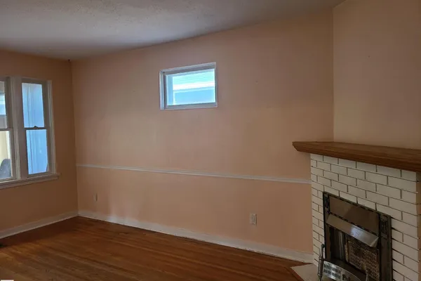 11143 127 ST NW photo 3