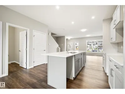 1222 MCLEOD AV photo 14