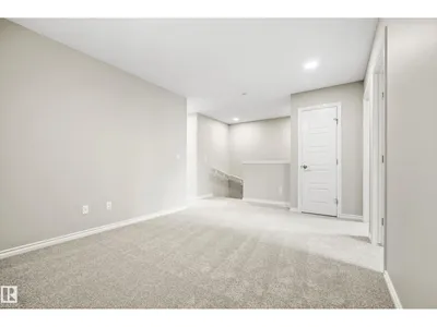 1222 MCLEOD AV photo 24