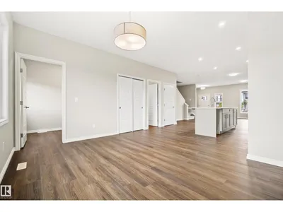 1222 MCLEOD AV photo 17