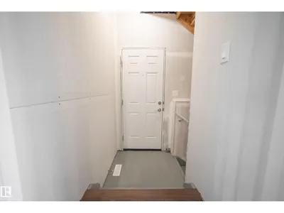 1222 MCLEOD AV photo 22