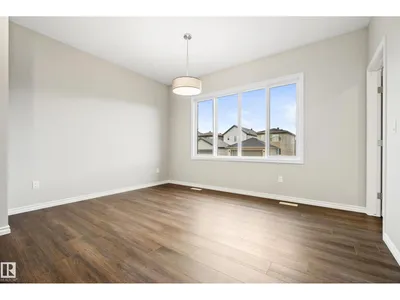 1222 MCLEOD AV photo 16