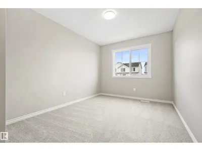 1222 MCLEOD AV photo 32