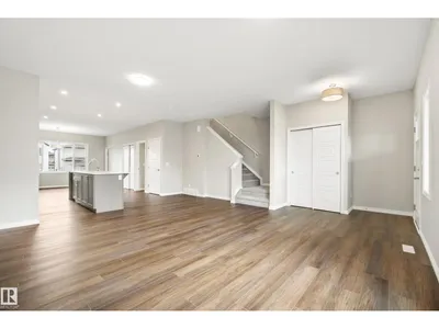 1222 MCLEOD AV photo 6