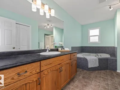 6014 48 AV photo 31