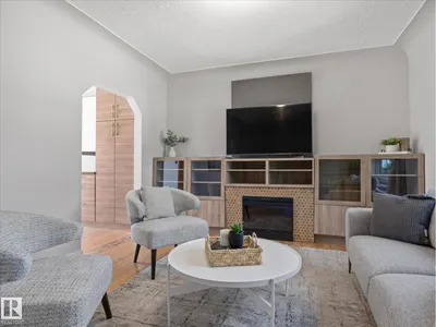 11119 62 AV NW photo 5