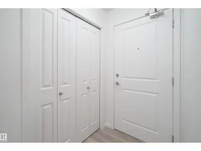 #114 3357 16A AV NW photo 5