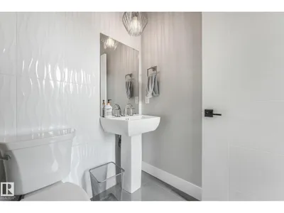8715 83 AV NW photo 19