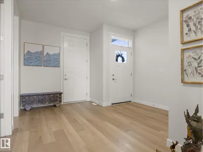 431 30 AV NW photo 9