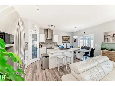 16320 12 AV SW photo 17