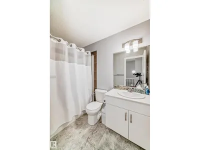 16320 12 AV SW photo 37