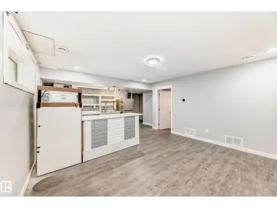 16320 12 AV SW photo 44