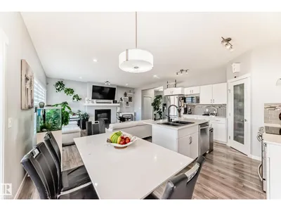 16320 12 AV SW photo 20