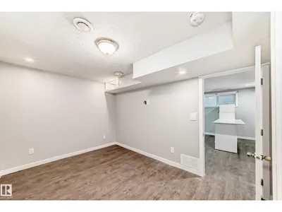 16320 12 AV SW photo 54