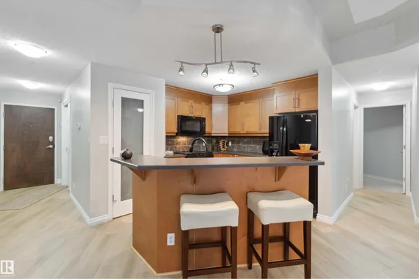 #402 9020 JASPER AV NW photo 3