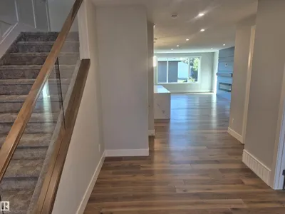 9515 75 AV NW photo 19