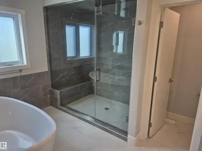 9515 75 AV NW photo 16