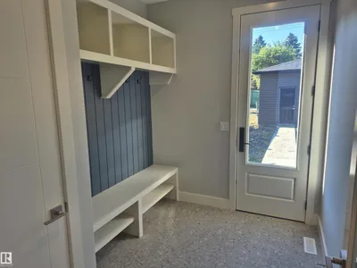 9515 75 AV NW photo 6