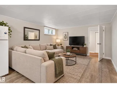 10548 40 ST NW photo 25