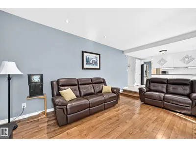 10451 26 AV NW photo 14