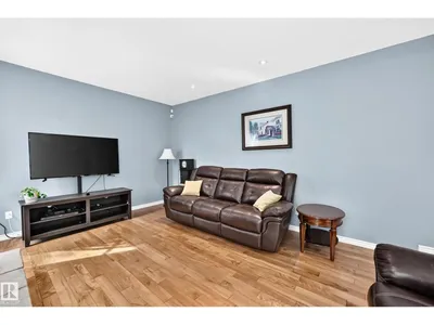 10451 26 AV NW photo 15