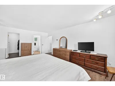 10451 26 AV NW photo 34