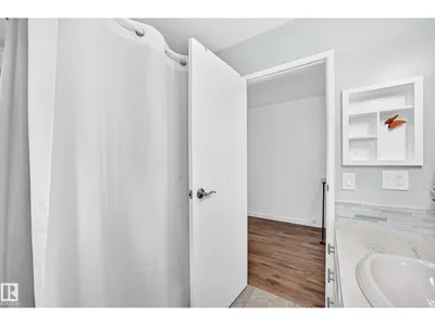 10451 26 AV NW photo 53