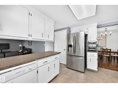 10451 26 AV NW photo 9