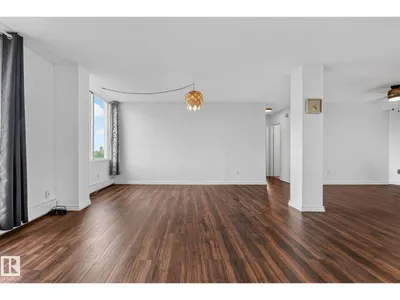 #704 11007 83 AV NW NW photo 15