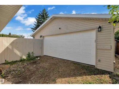 11427 141 AV NW photo 39