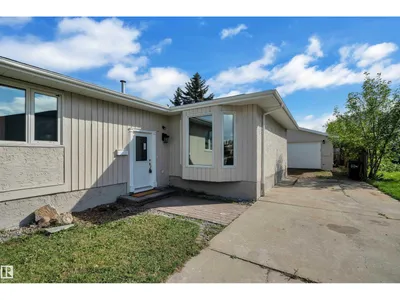 11427 141 AV NW photo 37