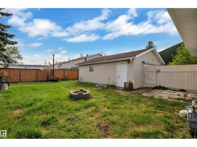 11427 141 AV NW photo 42