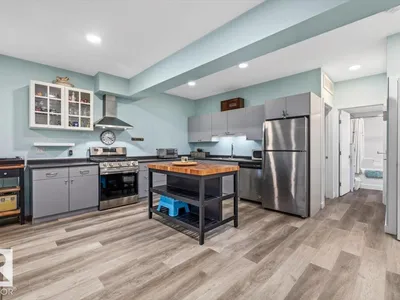 9817 77 AV NW photo 35