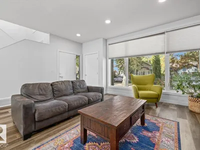 9817 77 AV NW photo 10
