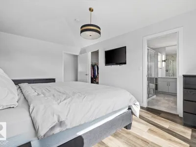 9817 77 AV NW photo 21