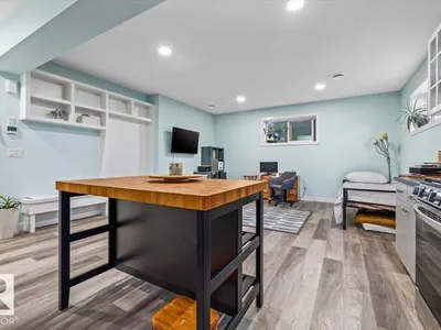 9817 77 AV NW photo 36