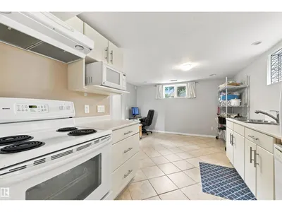 12111 95 ST NW photo 18