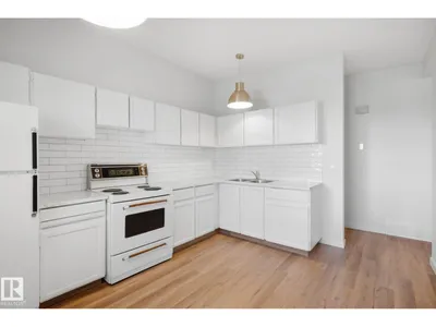 8928 D 144 AV NW photo 10