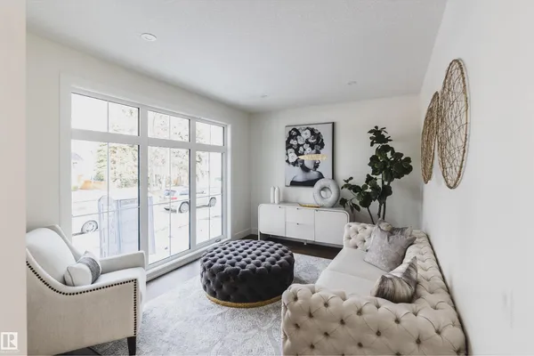 8350 120 ST NW photo 3