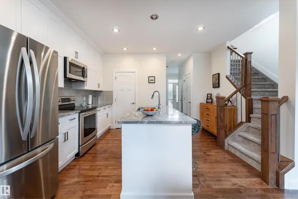 8340 79 AV NW photo 3